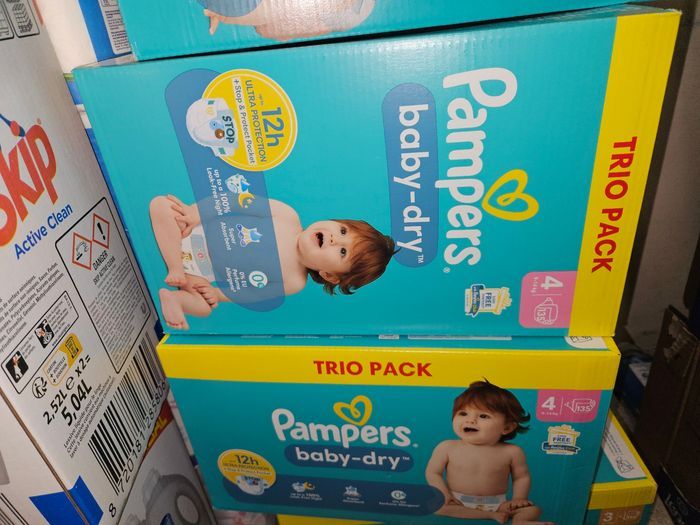 270 couches pampers taille 4