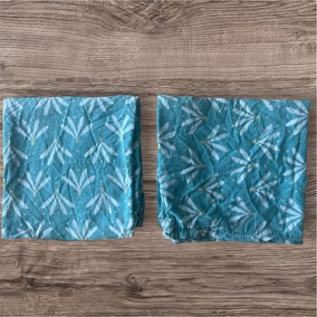 Taie d’oreiller bleue à motifs blancs et jaunes