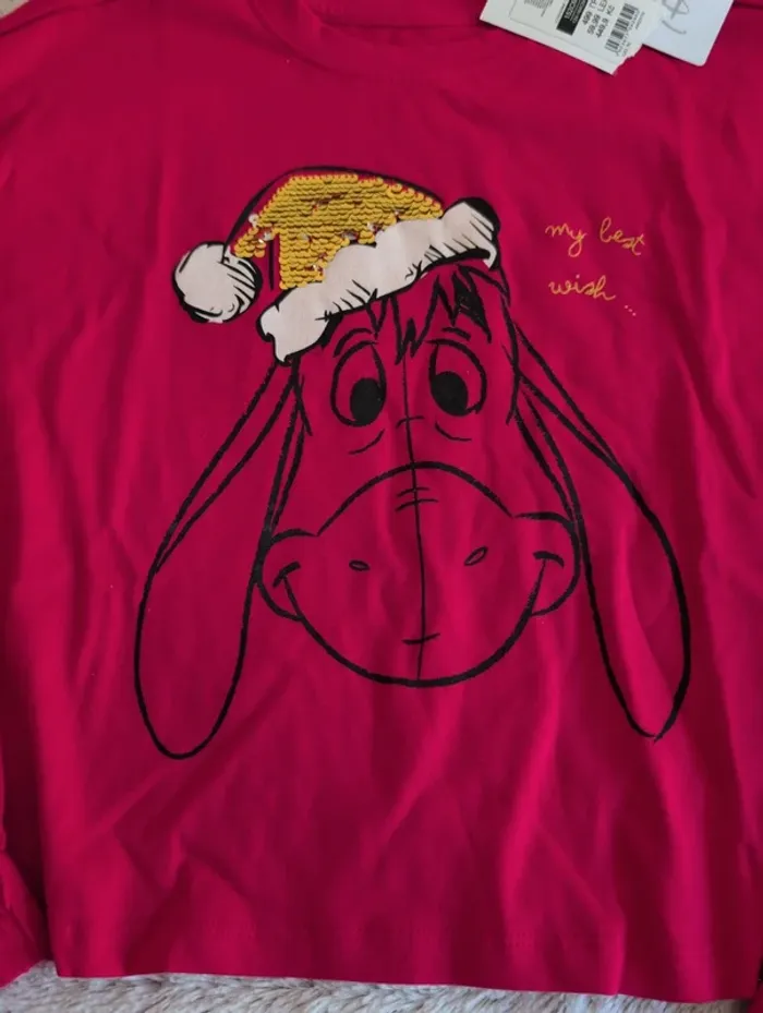 Pull rouge. Disney. 12 ans theme noel bourriquet - photo numéro 2