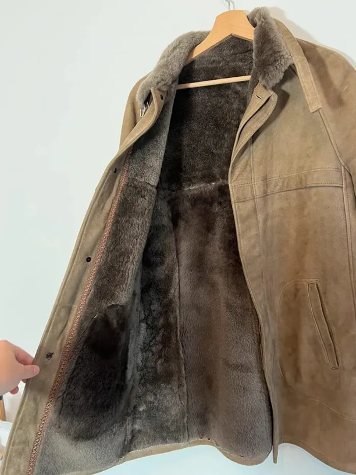 Manteau fausse peau retournée - photo numéro 4