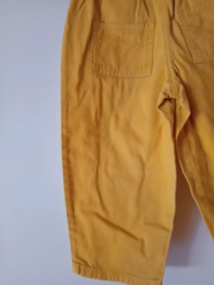 Joli pantalon moutarde.  C&A. 2 ans - photo numéro 8