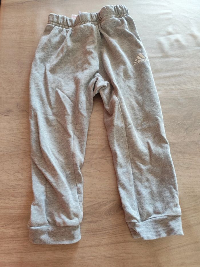 Jogging adidas gris léger