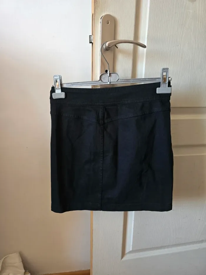 Jupe noire Cache Cache taille 36 très bon état, très peu portée - photo numéro 2
