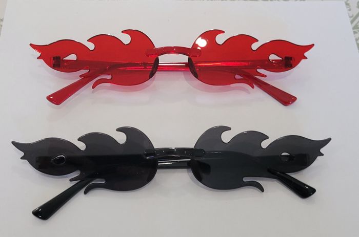 Lot de 4 paires lunettes flamme disco années 80 ! bleu, violet, rouge , noir. - photo numéro 3