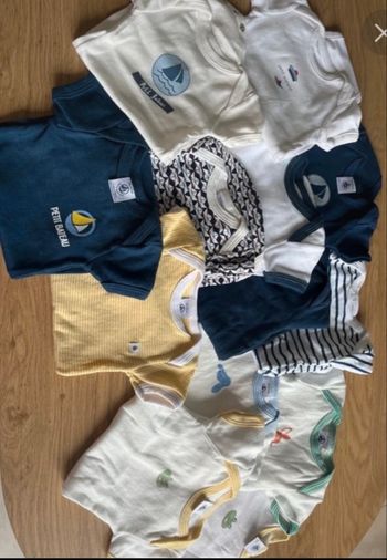 Lot de bodies petit bateau 3 et 6 mois 