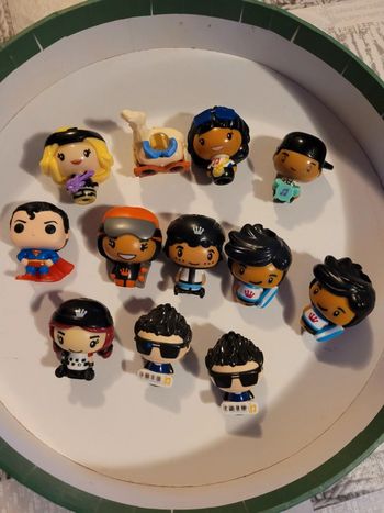 Plusieurs Figurines kinder joy 1€ unité
