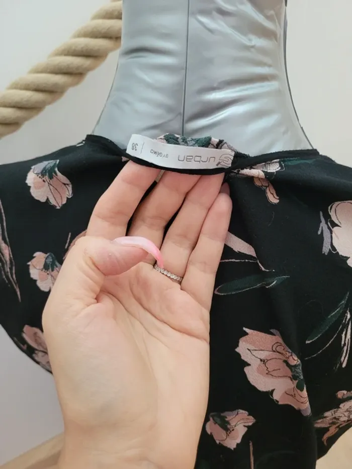 Robe fluide fleurie taille 38 - photo numéro 5
