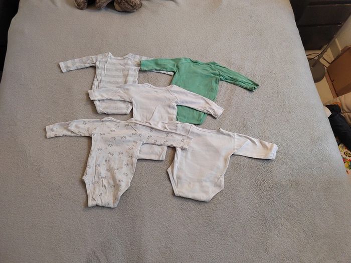 Lot 5 bodies 6 mois - photo numéro 2