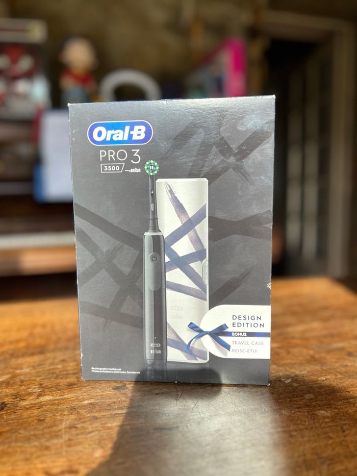 Brosse à dents électrique Oral B Pro 3 noire pour homme - photo numéro 3