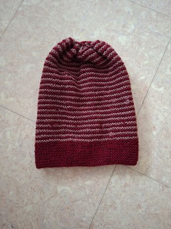 Bonnet en maille bordeaux chiné