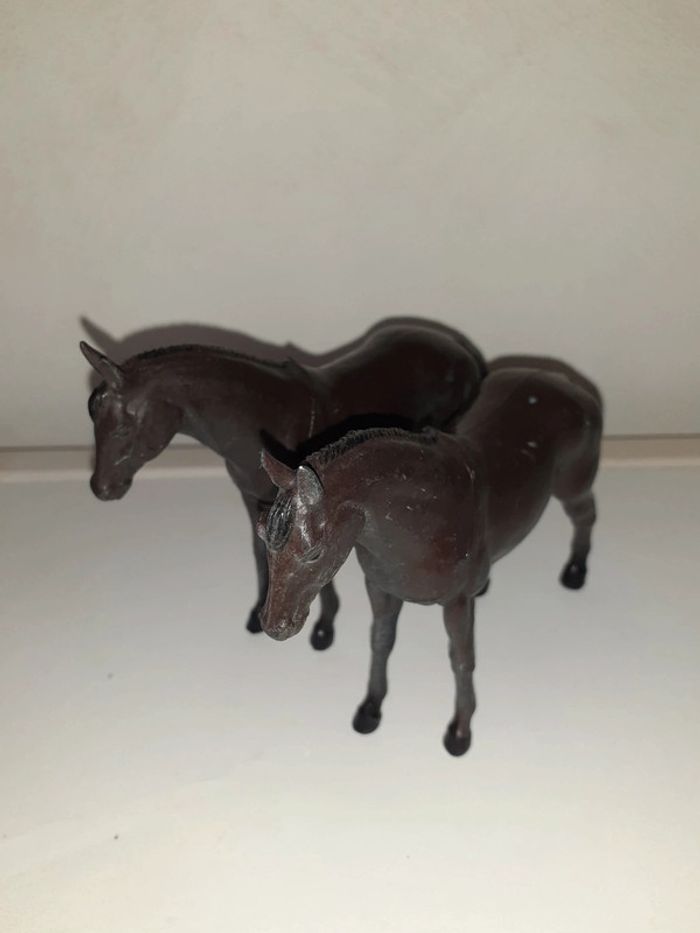 Lot de 2 chevaux noirs