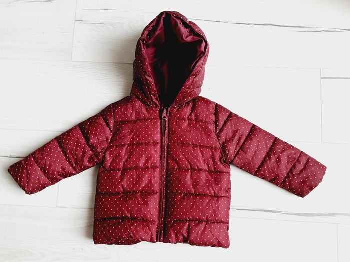 Vêtement bébé fille manteau veste blouson bordeaux à pois blancs 2 ans