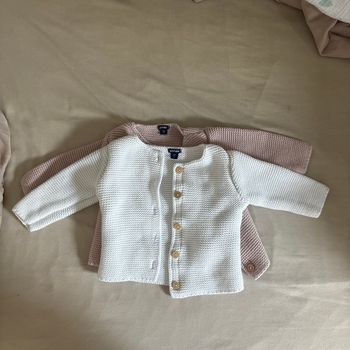 Lot 2 gilets Kiabi 6 mois