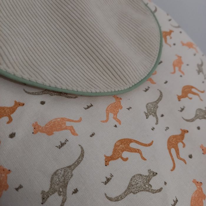 Sac à dos kangourou & rabat velours beige - photo numéro 3