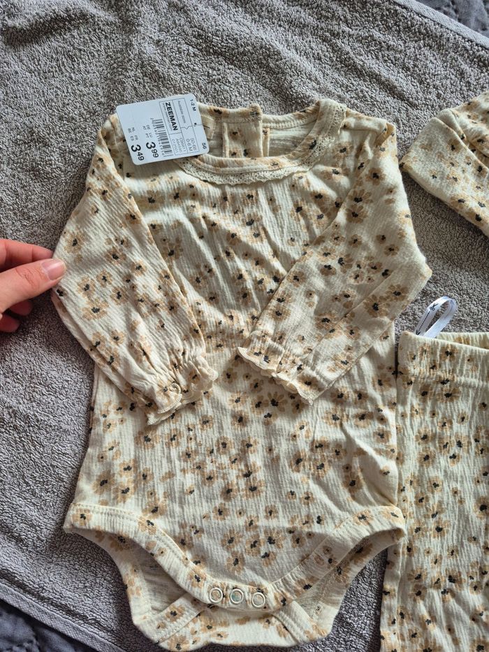Ensemble body et legging et bonnet Zeeman taille 3 mois - photo numéro 2