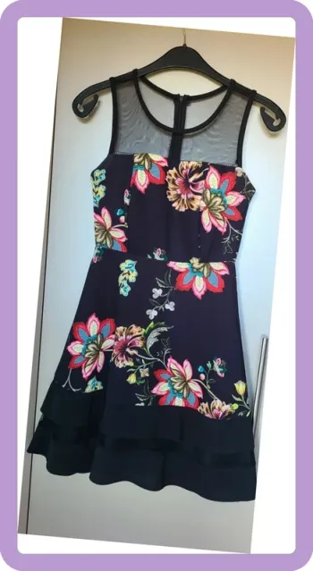 Magnifique robe évasée fleurs 36