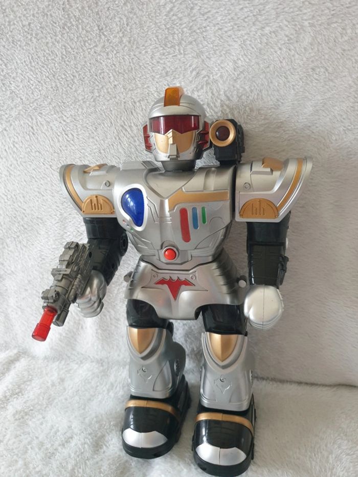 Robot feng yen avec télécommande - photo numéro 3