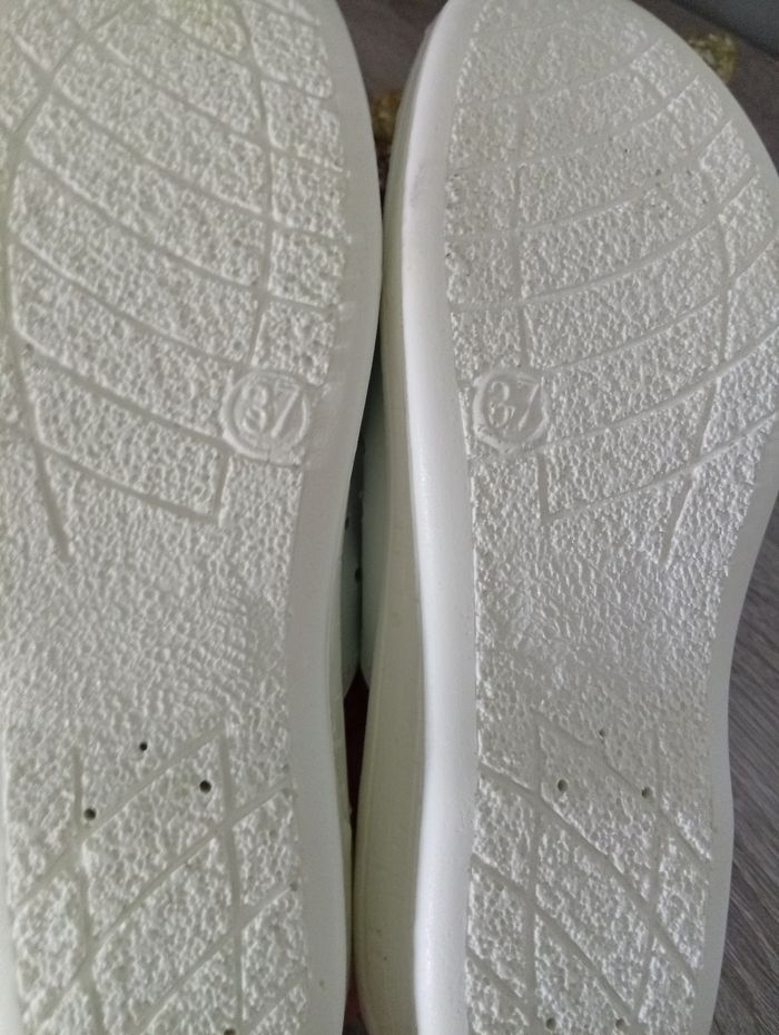 Jolie paire de claquettes confort massage anti bactérien - photo numéro 3