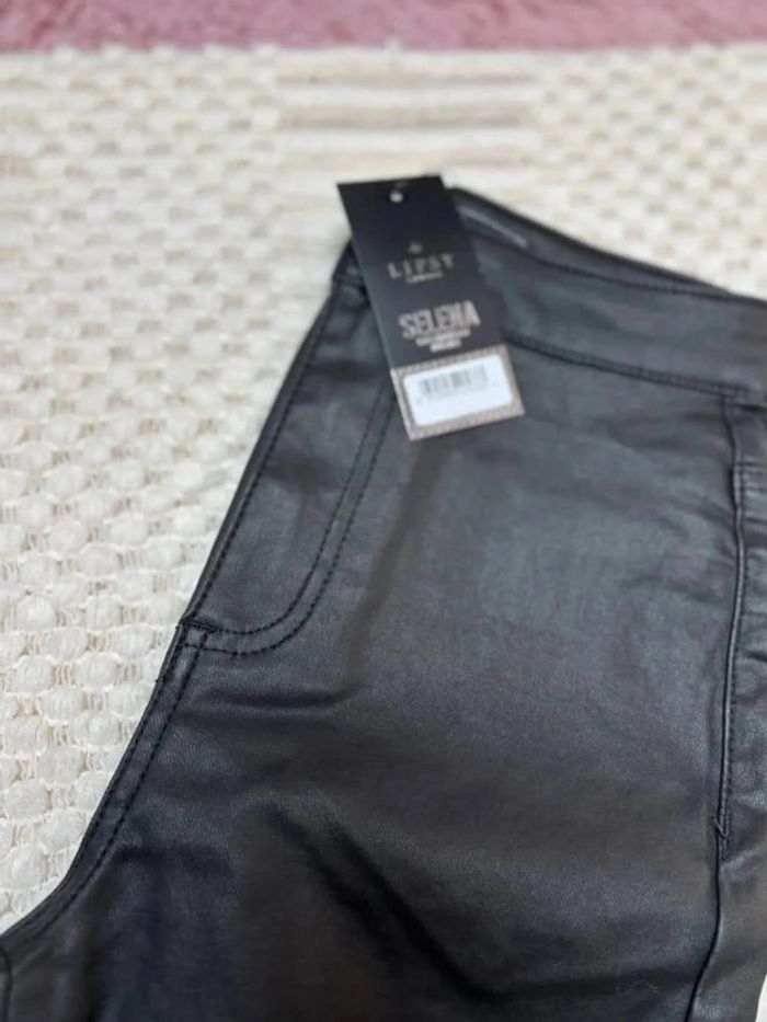 Pantalon femme en simili cuir - photo numéro 3