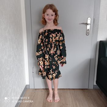 Robe vert foncé à fleurs 8ans
