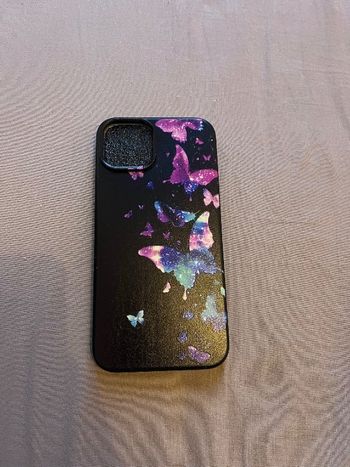 Coque iphone 13 noire avec papillons