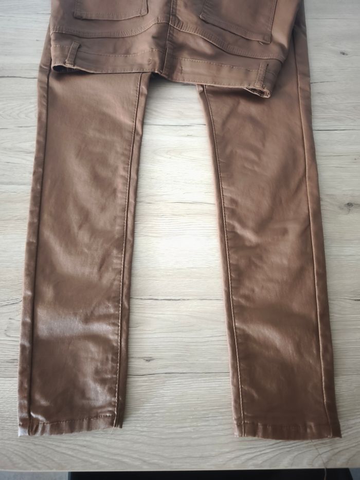 Pantalon court taille 40 effet cuir - photo numéro 3