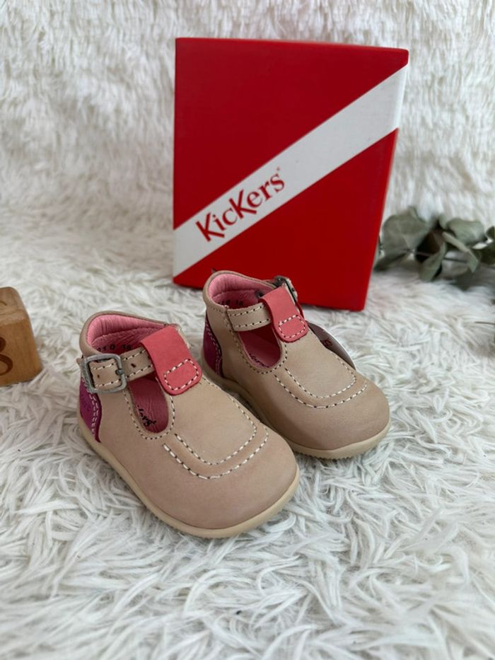 Paire de sandales Kickers beige taille 18 - photo numéro 2