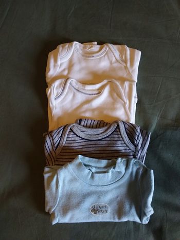 4 bodies bébé garçon taille 3 mois