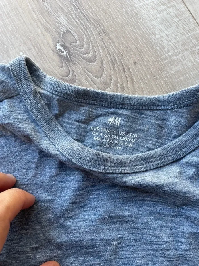 Tee-shirt H&M 5/6 ans - photo numéro 2