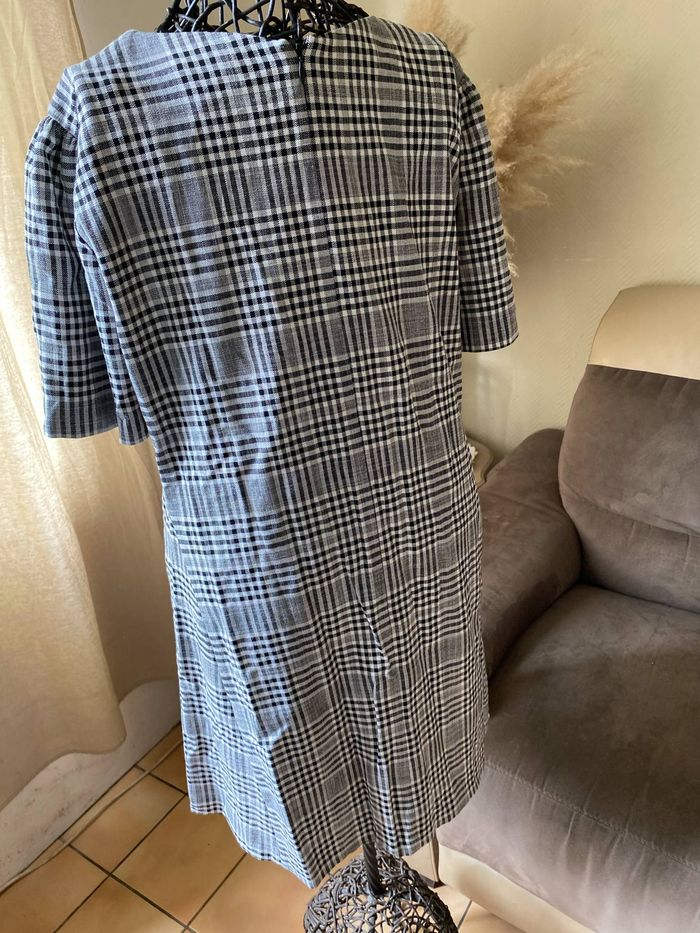 Jolie robe de chez Zara taille-40 - photo numéro 2