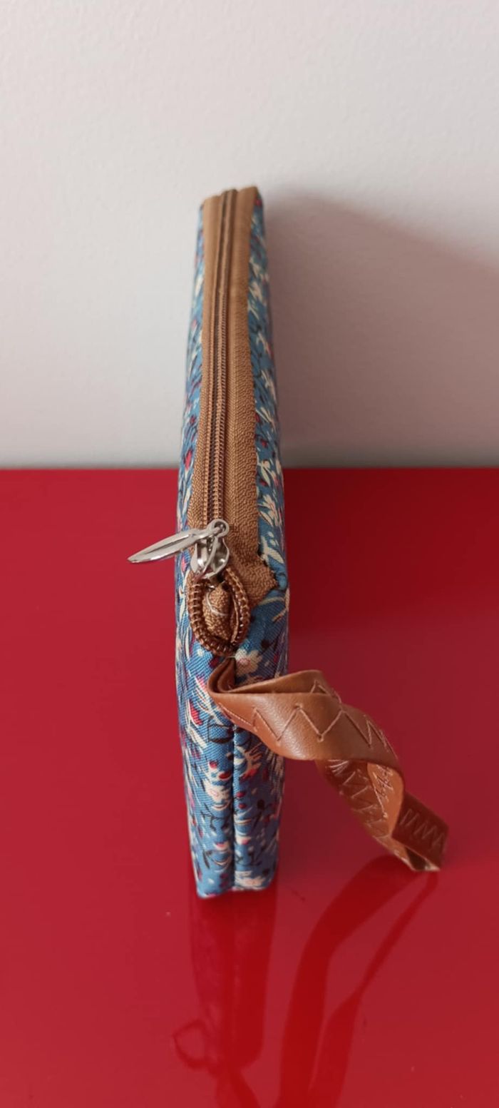 Pochette porte-monnaie imprimé floral  avec cordon de poignet - photo numéro 3