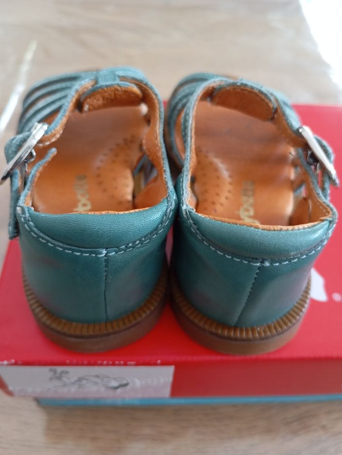 Babybotte neuves pour fille en taille 22 - photo numéro 4