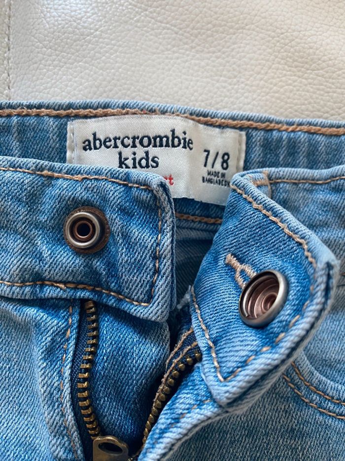 Short en jean Abercrombie 7-8 ans - photo numéro 2