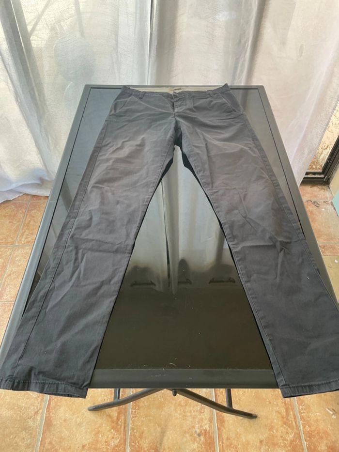 Pantalon bleu marine de la marque Jack and Jones en taille 40