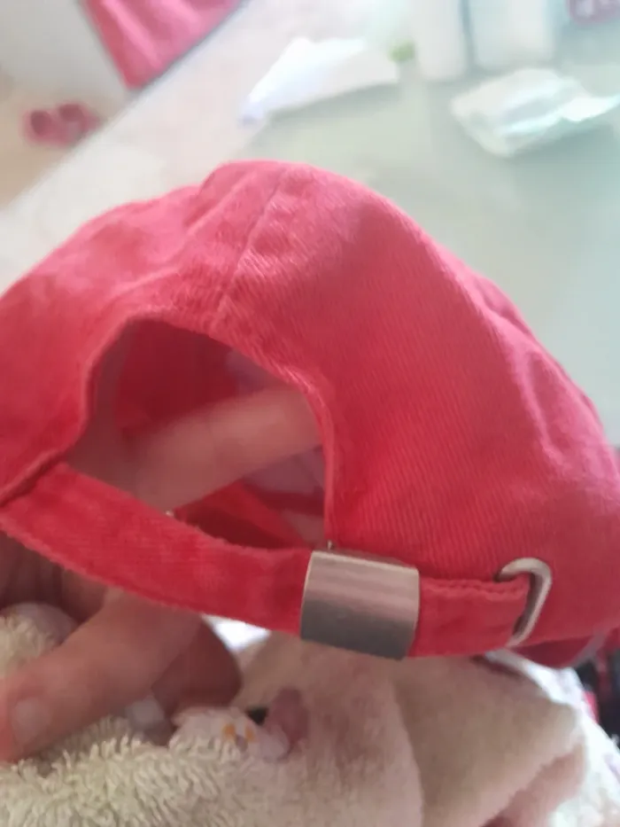 Casquette rouge - photo numéro 2