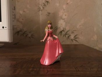 Figurine princesse aurore belle au bois dormant disney