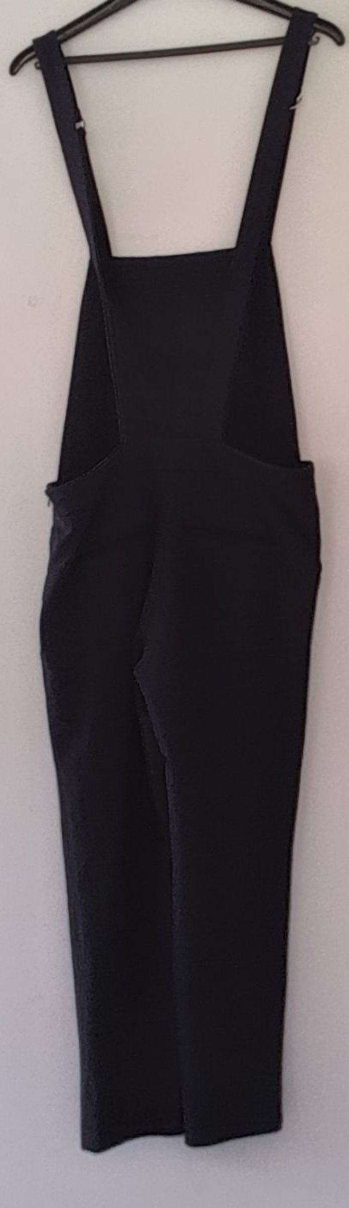 Salopette marque Stradivarius taille 36 couleur bleu marine pour femme - photo numéro 2