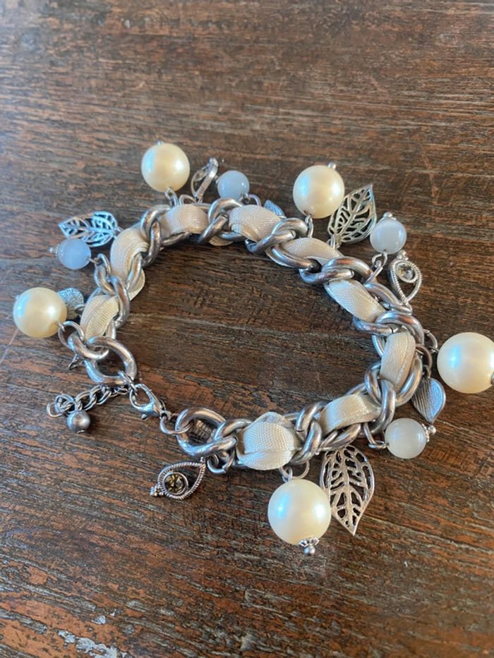 Magnifique bracelet avec strass, tissu, perles et feuilles - photo numéro 5
