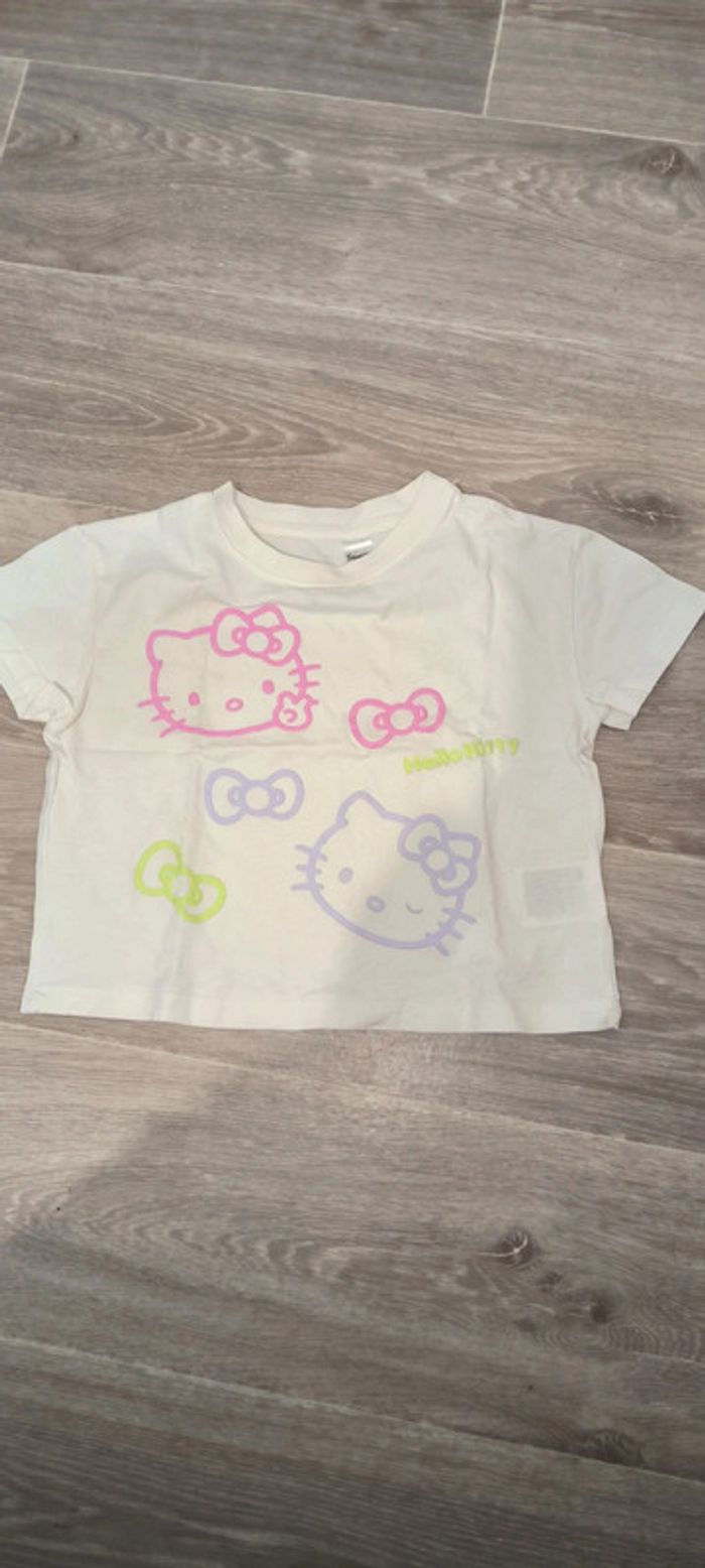 T-shirt neuf jamais porté - photo numéro 2