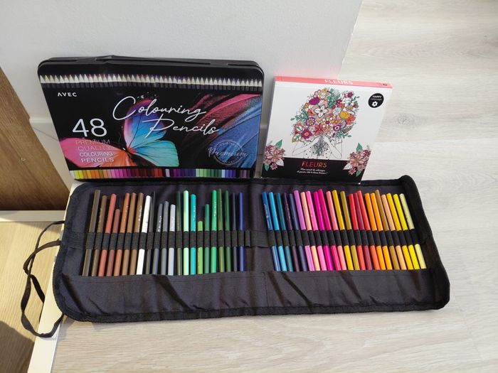 Livre + crayon de couleur
