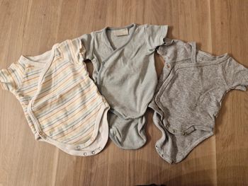 Lors de 3 bodys manches courtes 0-1 mois