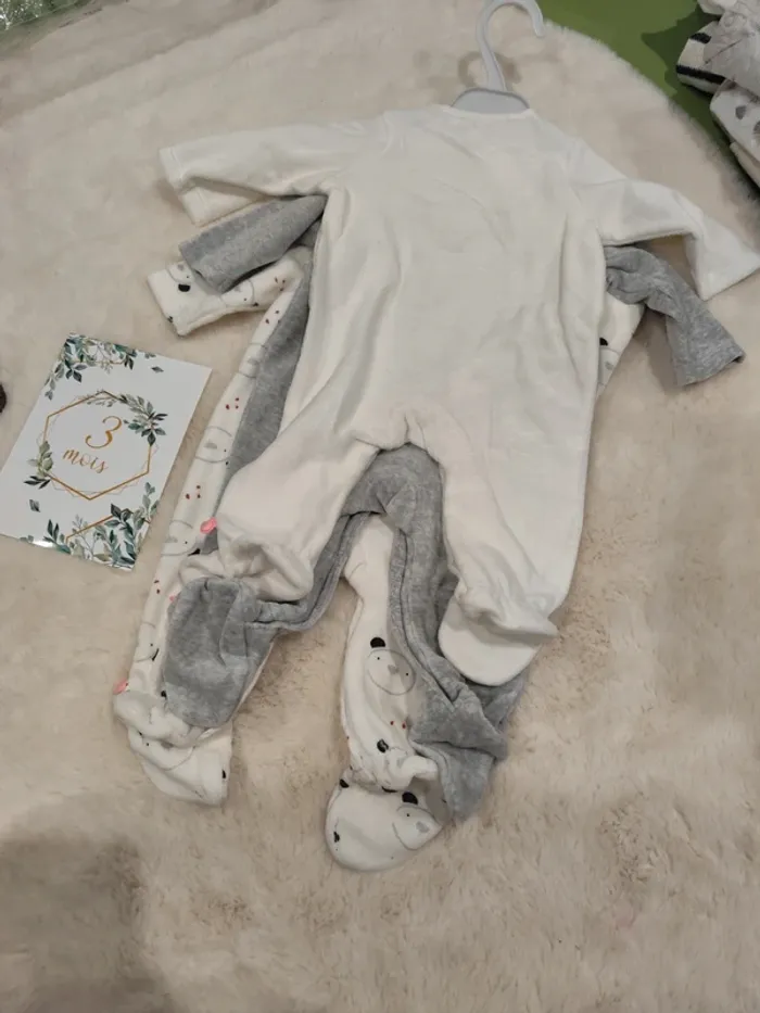 Lot de 3 pyjamas velours Noukies 3 mois neufs - photo numéro 5