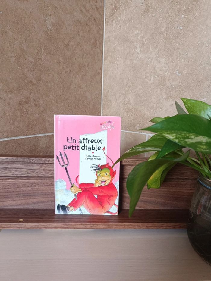 Livre un affreux petit diable - photo numéro 1