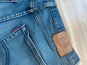 Jean Levi’s 501  32