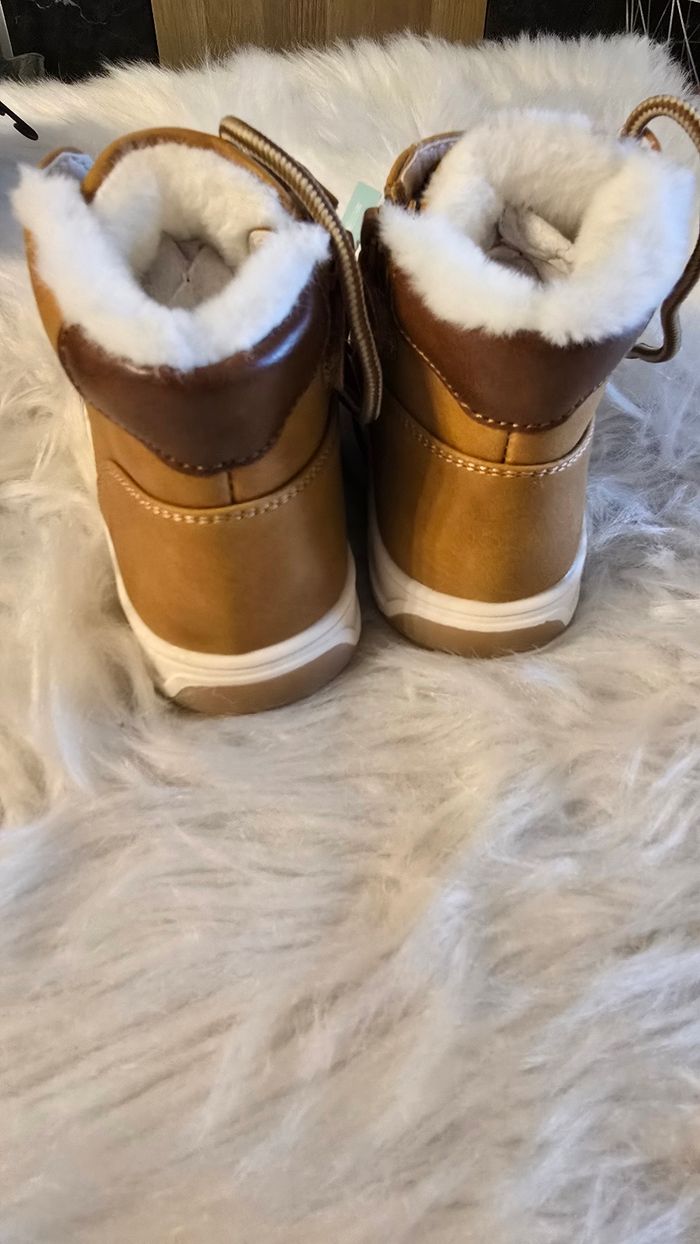 😍😍💙💙NEUVES  (non portées) 🤎🤎💥💥 superbes bottines fourrées garçon pointure 24🤎🤎💙💙 - photo numéro 6