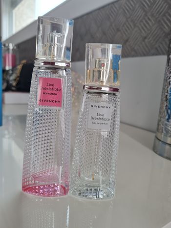 Deux flacons vides live irrésistible