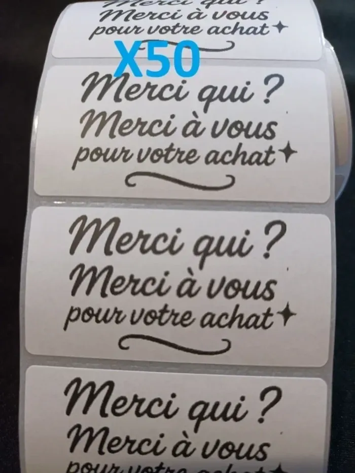 Lot 50 stickers “Merci qui ?” 60×30 mm