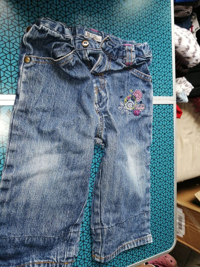 jeans brodée fleurs taille 12 mois
