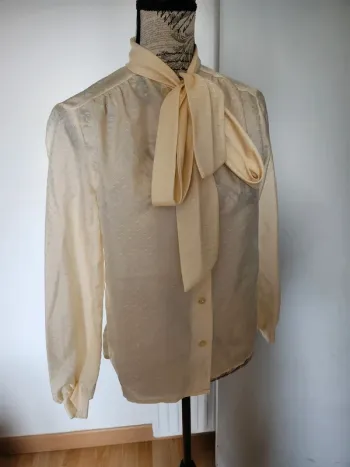 Magnifique Blouse vintage crème à lavallière – manches longues, style chic