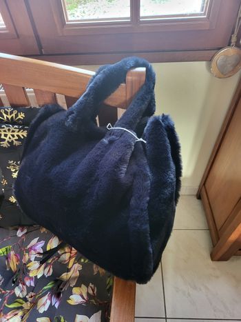 Cabas en  fausse fourrure velours brillante Marine ombre